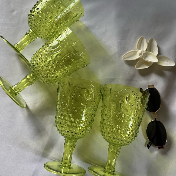 Debutante Glass Goblet, Set of 4, 10 Ounce, lime green - Picture 9 of 10